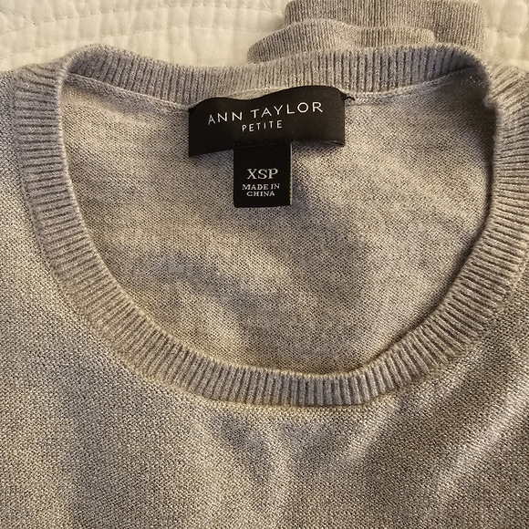Ann Taylor Sparkly Crew Neck Sweater (XSP) - Picture 5 of 7